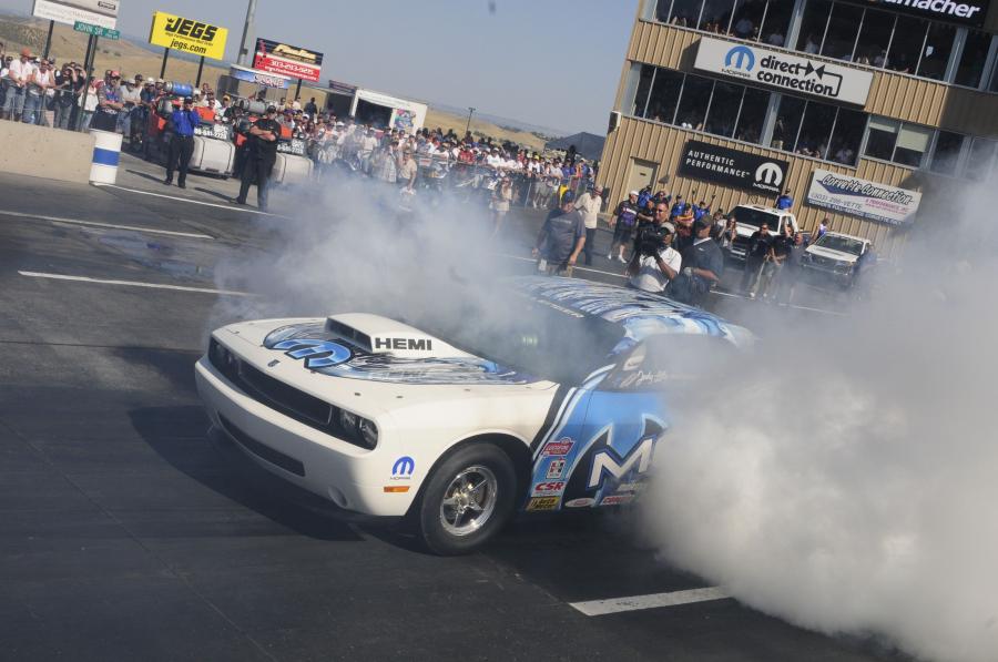  Dodge Challenger Drag Race Package by Mopar 2009 года  (фото 4 из 10)